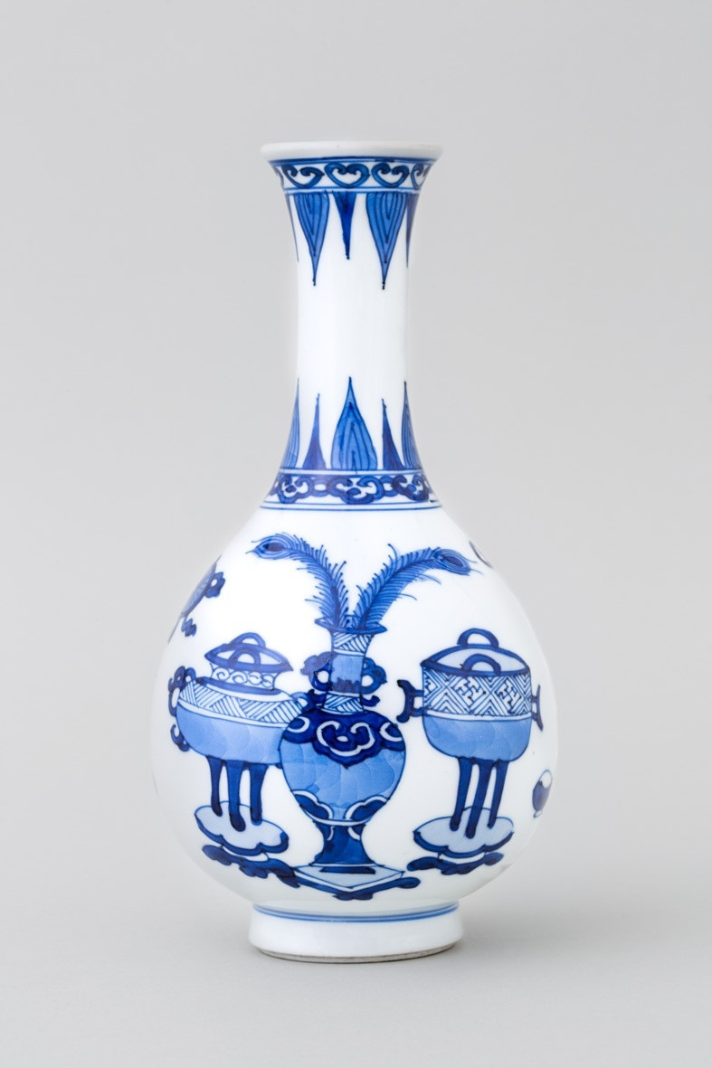 antique blue vase of a chinese blue and white hundred antiques bottle vase kangxi for a chinese blue and white hundred antiques bottle vase