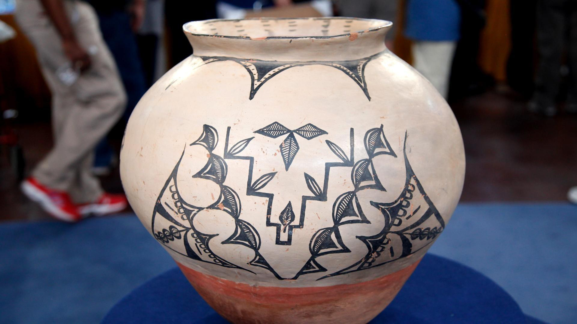 Antique Vase Appraisal Of Antiques Roadshow Appraisal Handel Bronze Lamp Ca 1900 Twin Inside Appraisal Cochiti Pueblo Pot Ca 1900