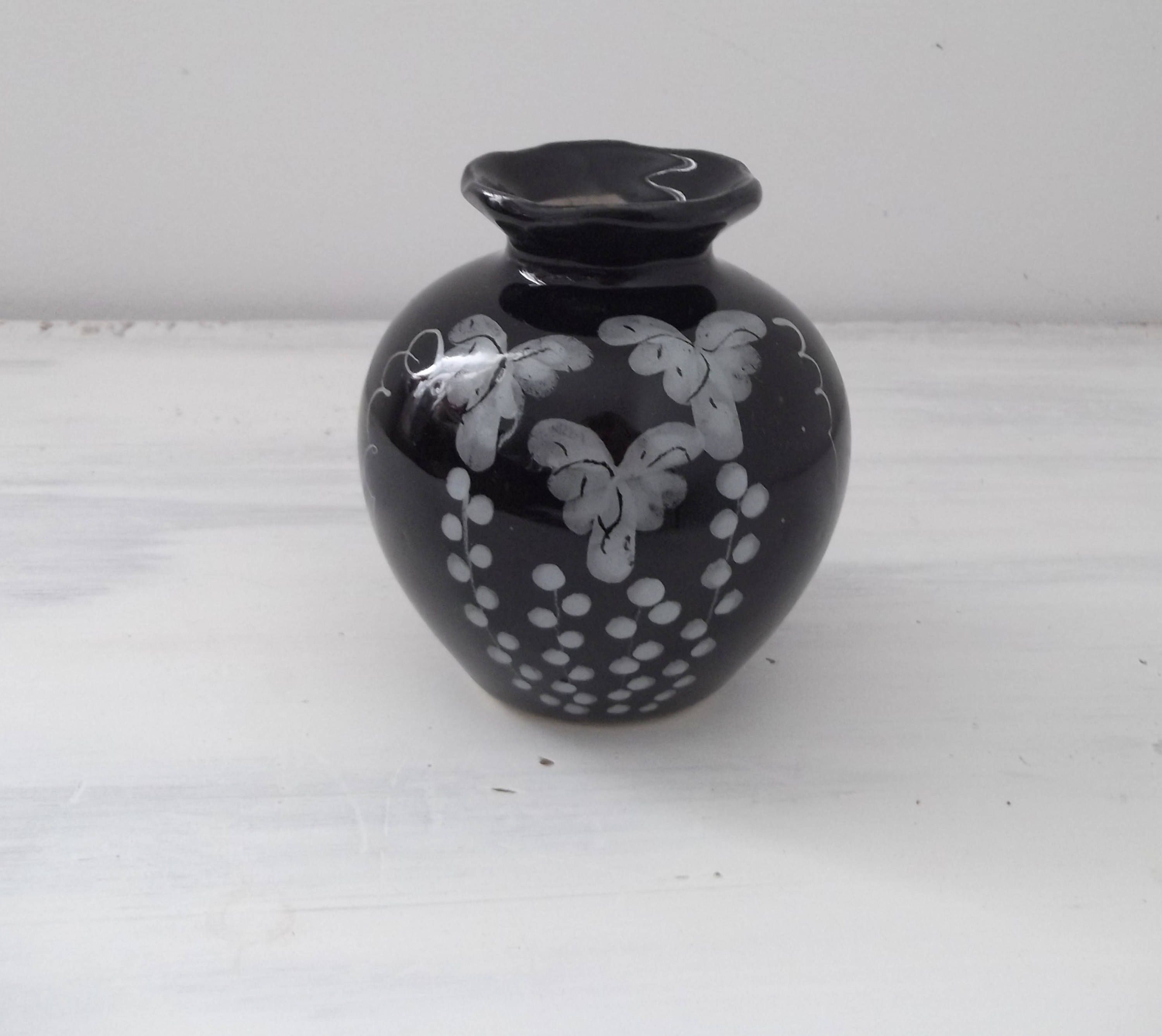 black ceramic vase of black grey grapevine handpainted posey vase vintage 70s pottery for pretty vintage black grey grapevine handpainted pattern posey vase pottery vases chinoiserie