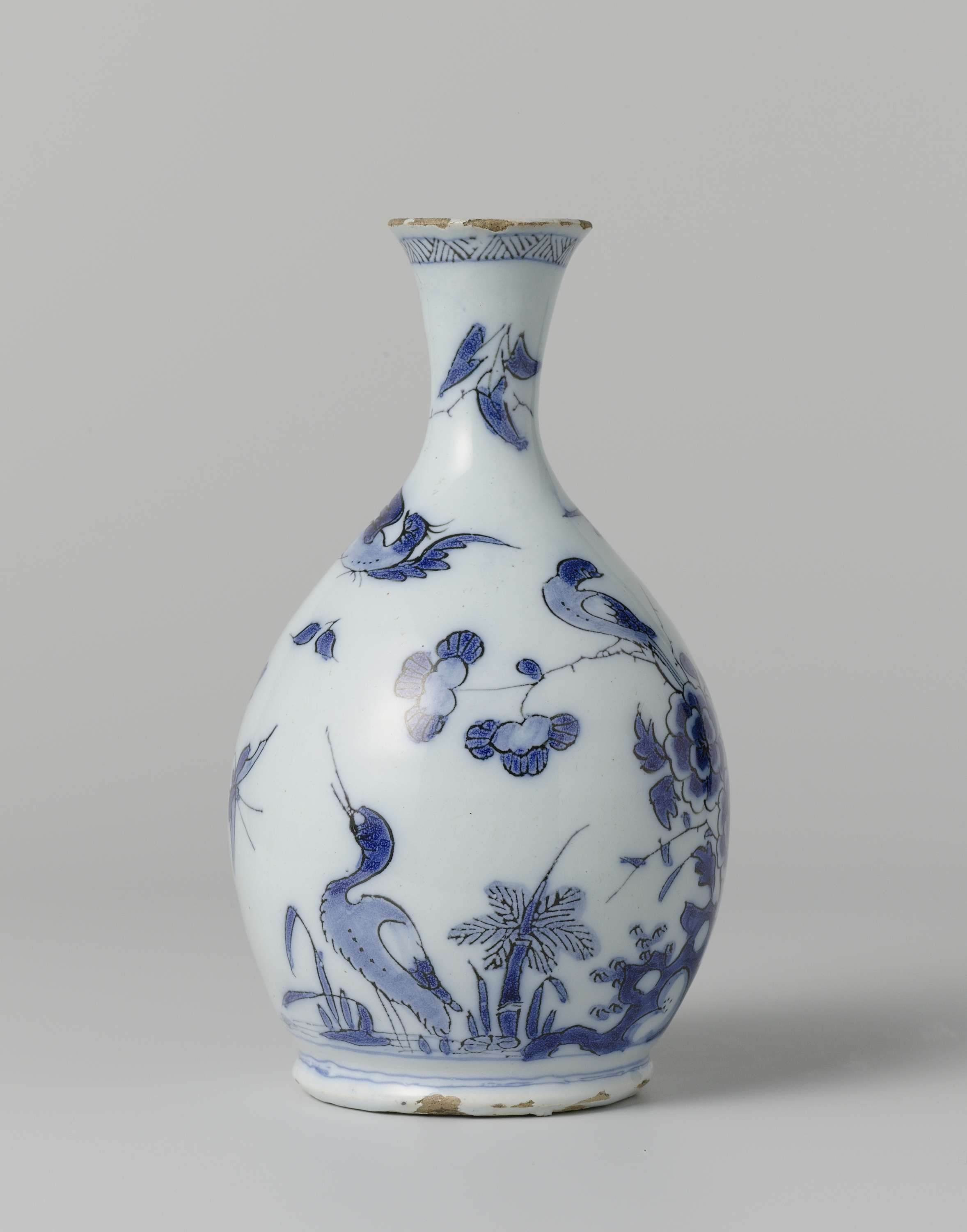 blue and white floral ceramic vase of het moriaanshooft vase het moriaanshooft rochus jacobsz in hoppesteijn place delft dating c 1685 c 1690 faience vase with the chinese porcelain inspired flowers