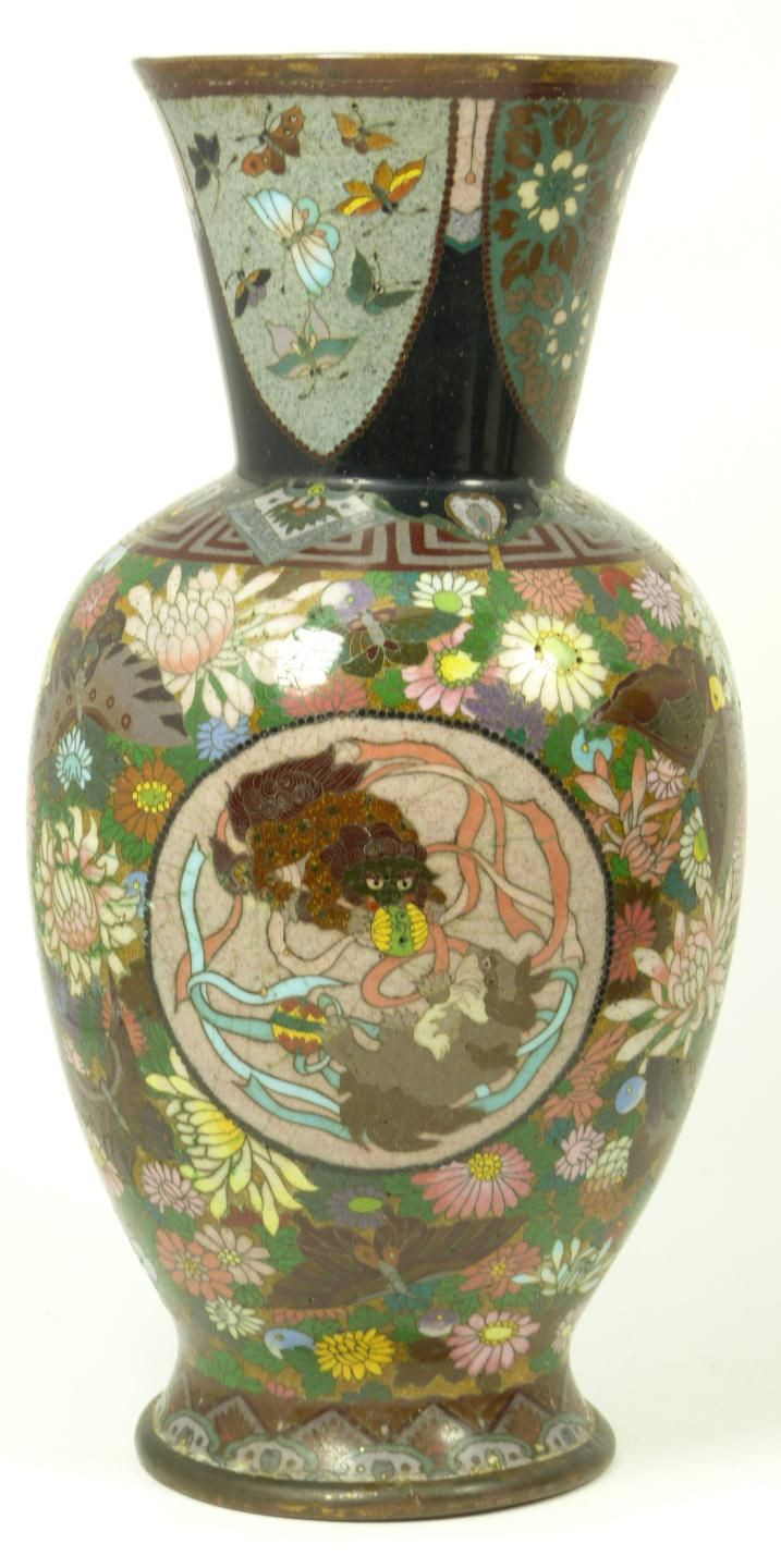 cloisonne vase value of 237 best cloisonne images on pinterest enamels porcelain with antique chinese cloisonne dragon phoenix vase antique chinese cloisonne enameled metal vase depicting foo dogs