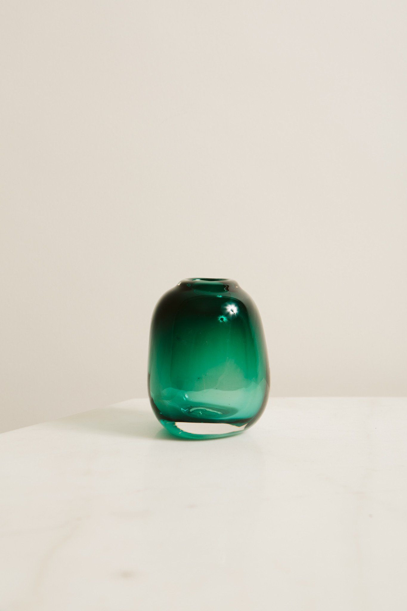 16 Wonderful Colored Glass Stones for Vases 2024 free download colored glass stones for vases of medium glass vase emerald wanted pinterest emeralds glass and inside hand blown medium short emerald bud vase with an inherent randomness and fluidity to ea
