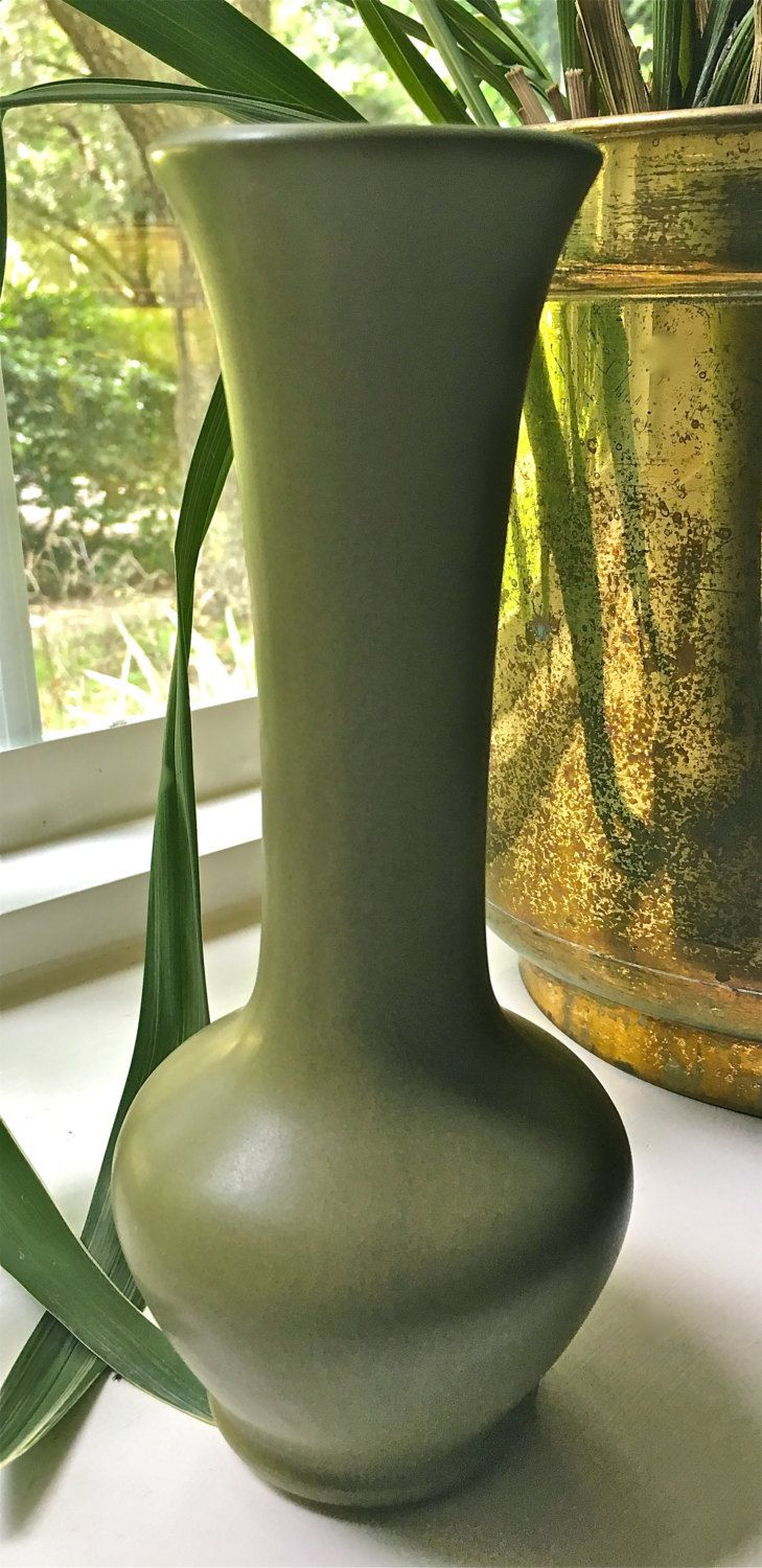 coors pottery vase of vintage ceramic art pottery matte green tall bud vase floraline by pertaining to vintage ceramic art pottery matte green tall bud vase floraline by mccoy made in usa by
