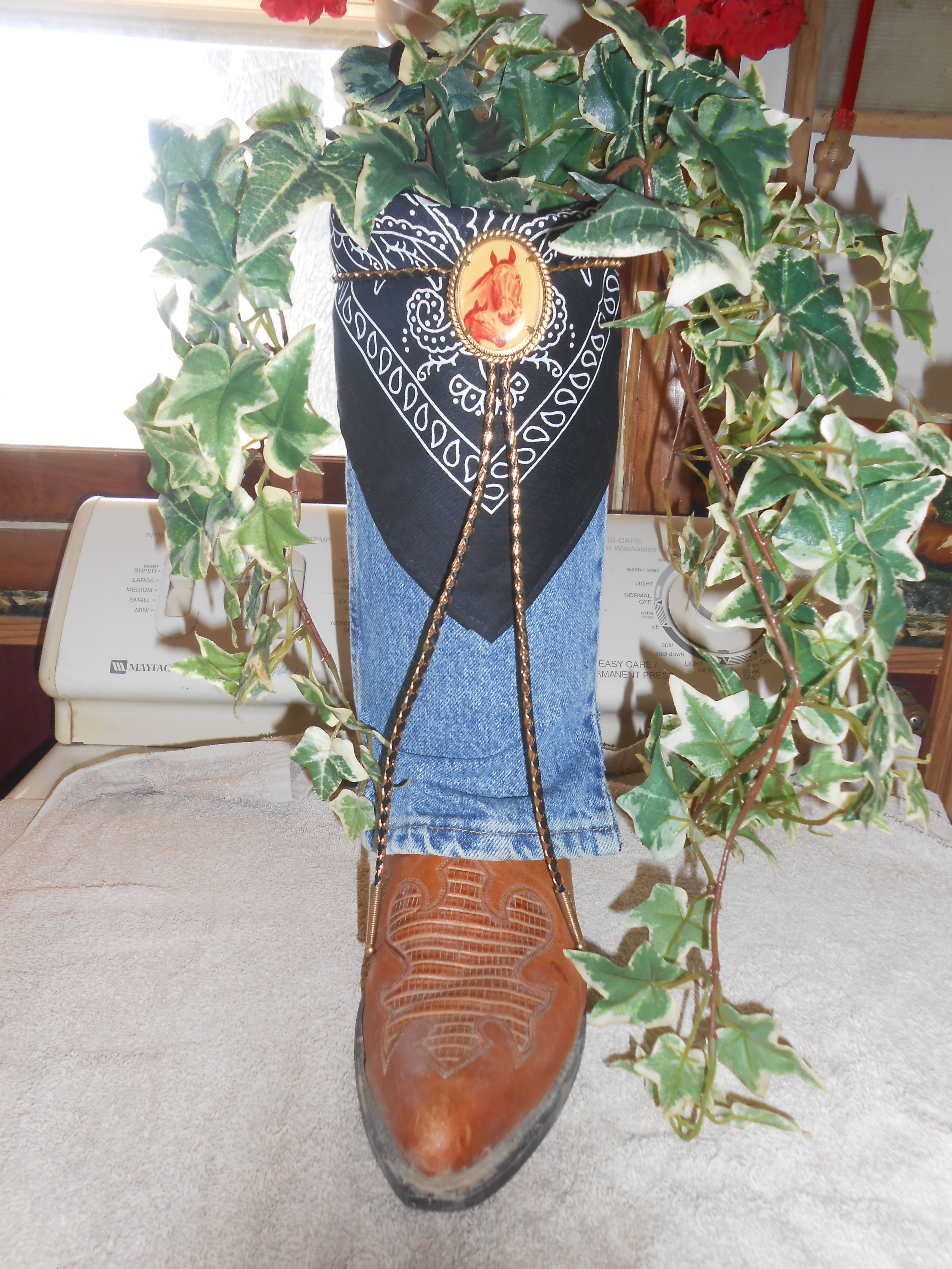 cowboy boot vase wedding decorations of pin by tee woodall on diy pinterest cowboy boots cowboys and within pin by tee woodall on diy pinterest cowboy boots cowboys and planters