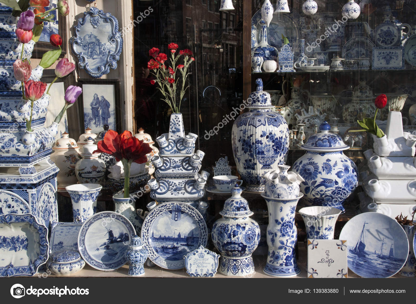 26 attractive Delft Blue Holland Vase 2024 free download delft blue holland vase of sklep z z delft w amsterdam zdjac299cie stockowe editorial throughout amsterdam netherlands januari 22 2017 shop with delft pottery in amsterdam zdjac299cie od joe
