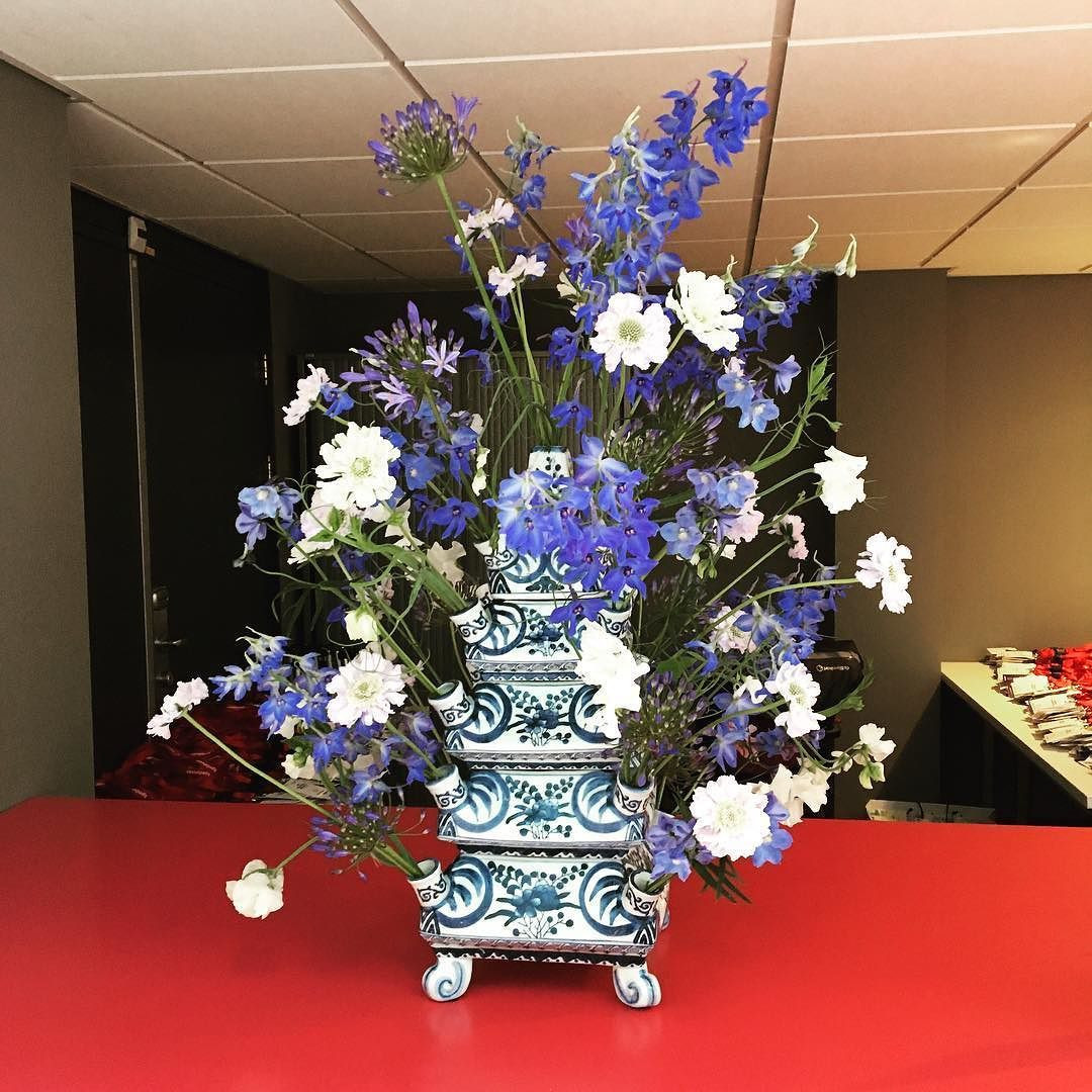 14 Amazing Delft Blue Tulip Vase 2024 free download delft blue tulip vase of traditional dutch tulip display vase filled with blue throughout traditional dutch tulip display vase filled with blue delphinium agapanthus and scabious in nhhotel 