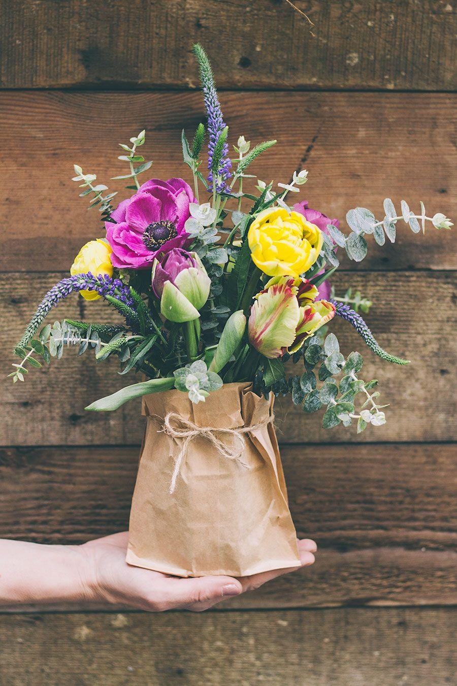 flower delivery no vase of pop beautiful flowers in a paper bag and tie with a small piece of pertaining to pop beautiful flowers in a paper bag and tie with a small piece of string for a vintage touch