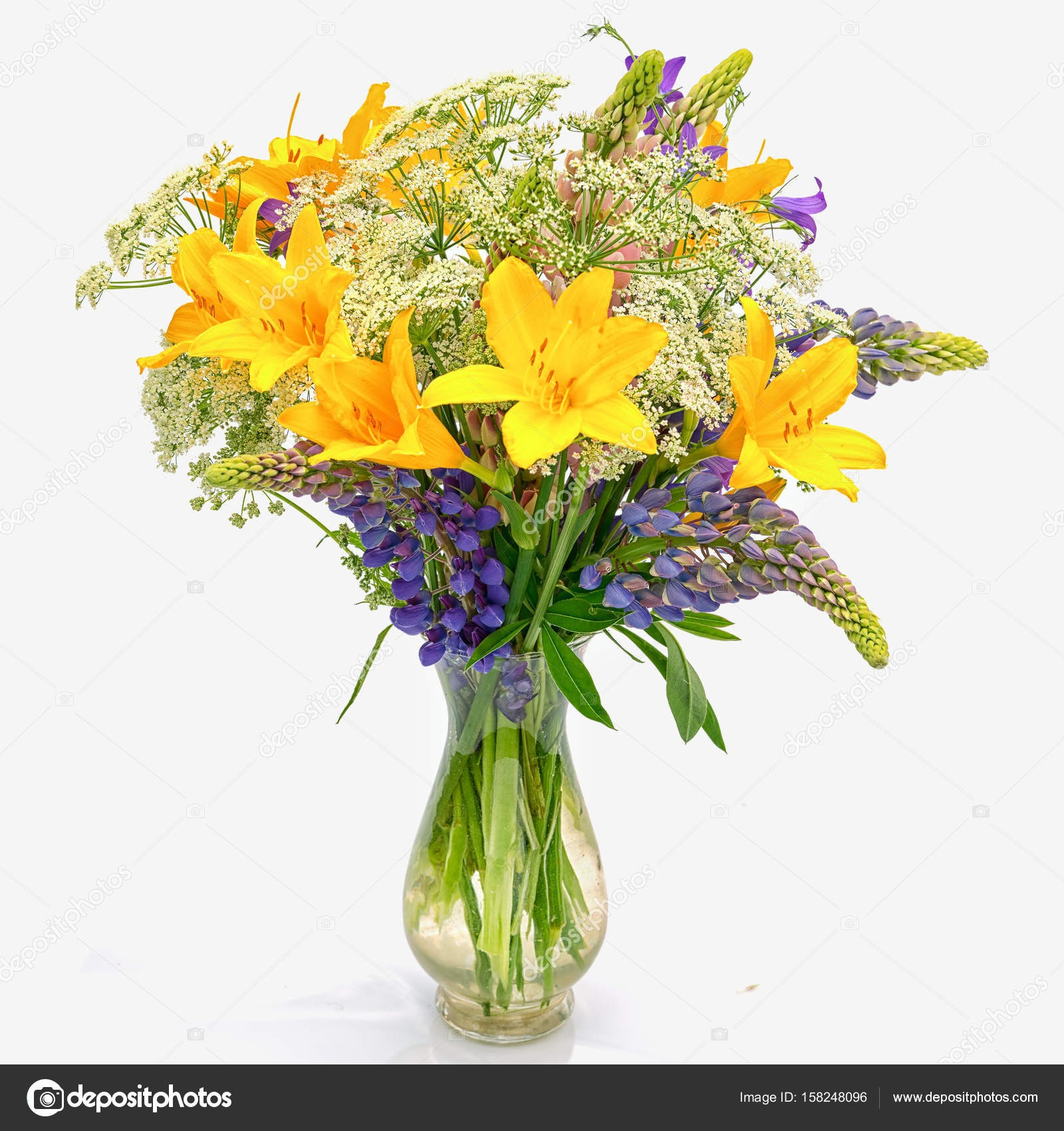 forest green glass vase of inspiring images of flower bokays natural zoom regarding bouquet od wild flowers achillea millefolium day lily and lupine in a transparent glass vase isolated