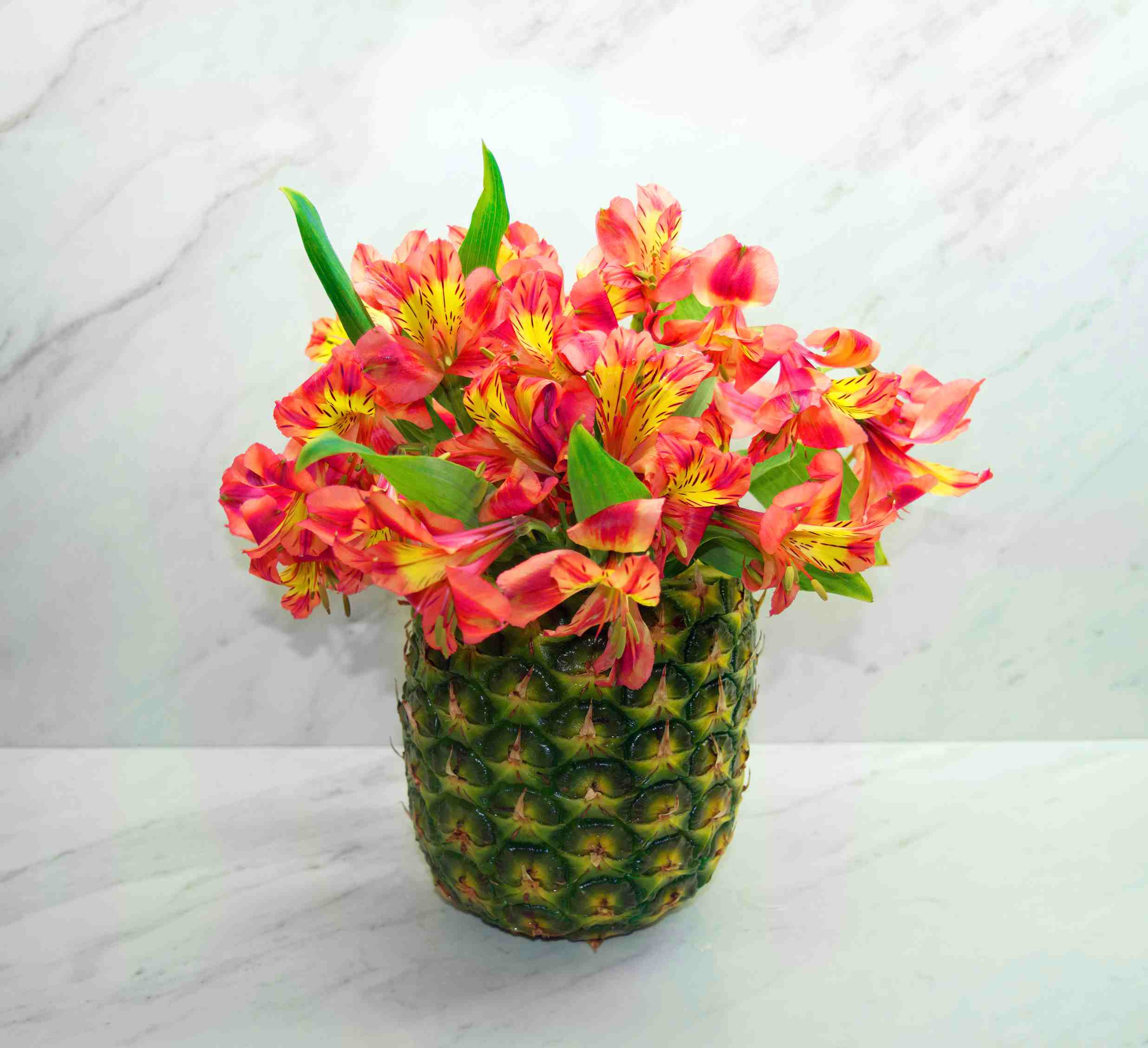 glass vase white flowers of diy pineapple vase floral arrangement intended for diy pineapple vase 56a262c53df78cf77274f3c3