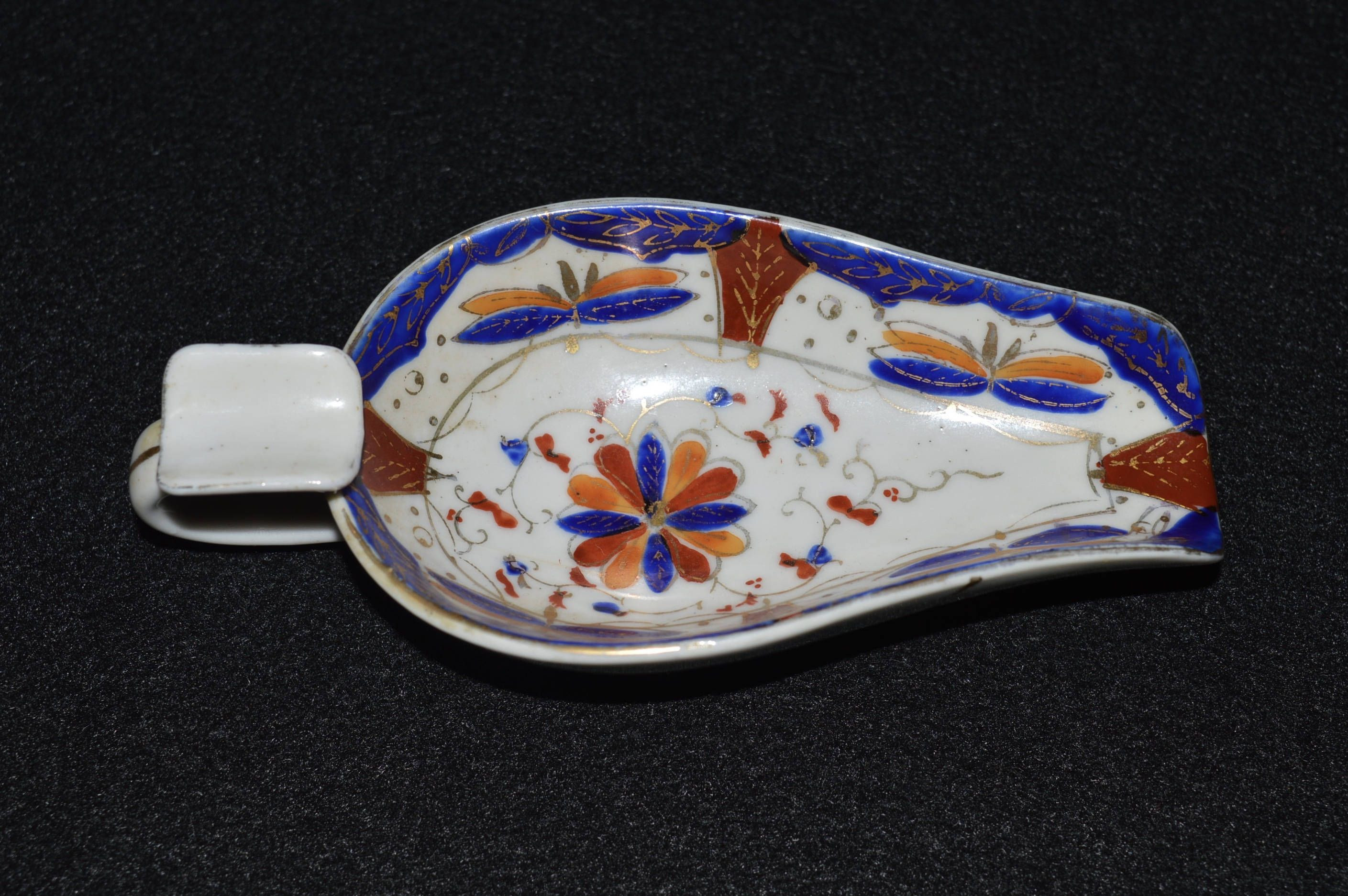 gold imari hand painted vase of vintage imari ashtray pipe rest hand painted porcelain ashtray made throughout vintage imari ashtray pipe holder hand painted porcelain ashtray made in japan imari type ware ashtray with handle beautiful colors by