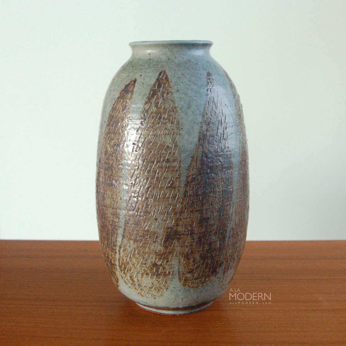 28 Best Hyalyn Pottery Vase 2024 free download hyalyn pottery vase of a la modern vintage goods for the modern home inside im always on the lookout for stoneware studio pots even the non identifiable or student ones like this nice vase