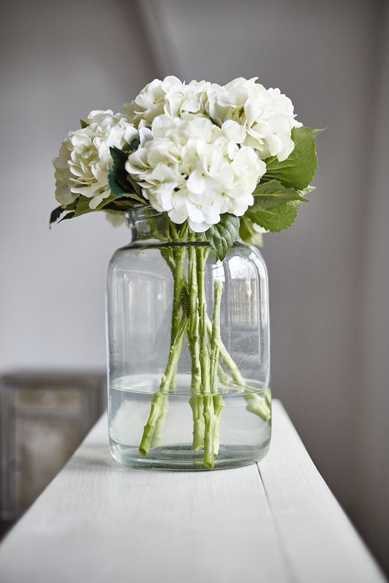 24 Cute Hydrangea In Vase with Acrylic Water | Decorative vase Ideas