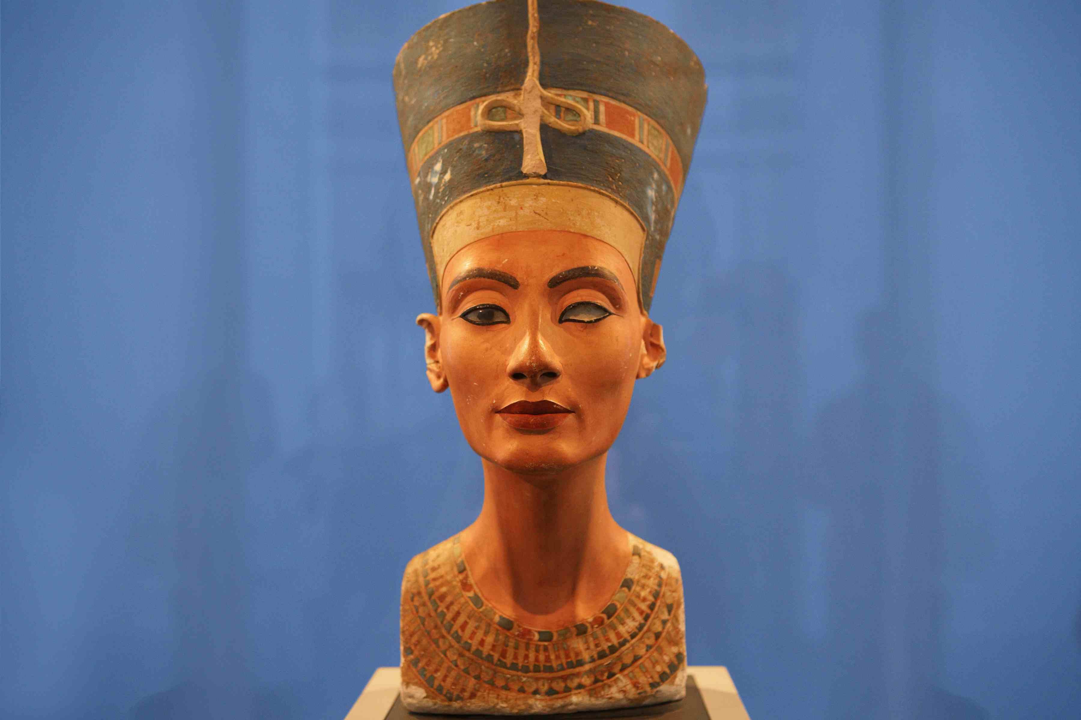 lady head vase collection of the most powerful women rulers of the ancient world within nefertiti bust in berlin