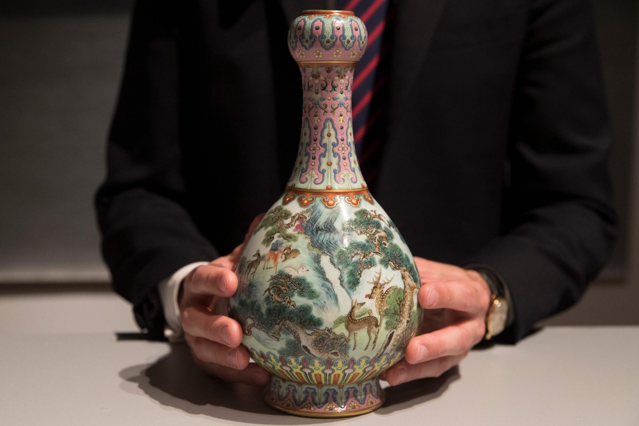 10 Perfect Lifestyle Puzzle Vase 2024 free download lifestyle puzzle vase of chinese vase found in french familys attic fetches record breaking regarding chinese vase found in french familys attic fetches record breaking a14m at auction londo
