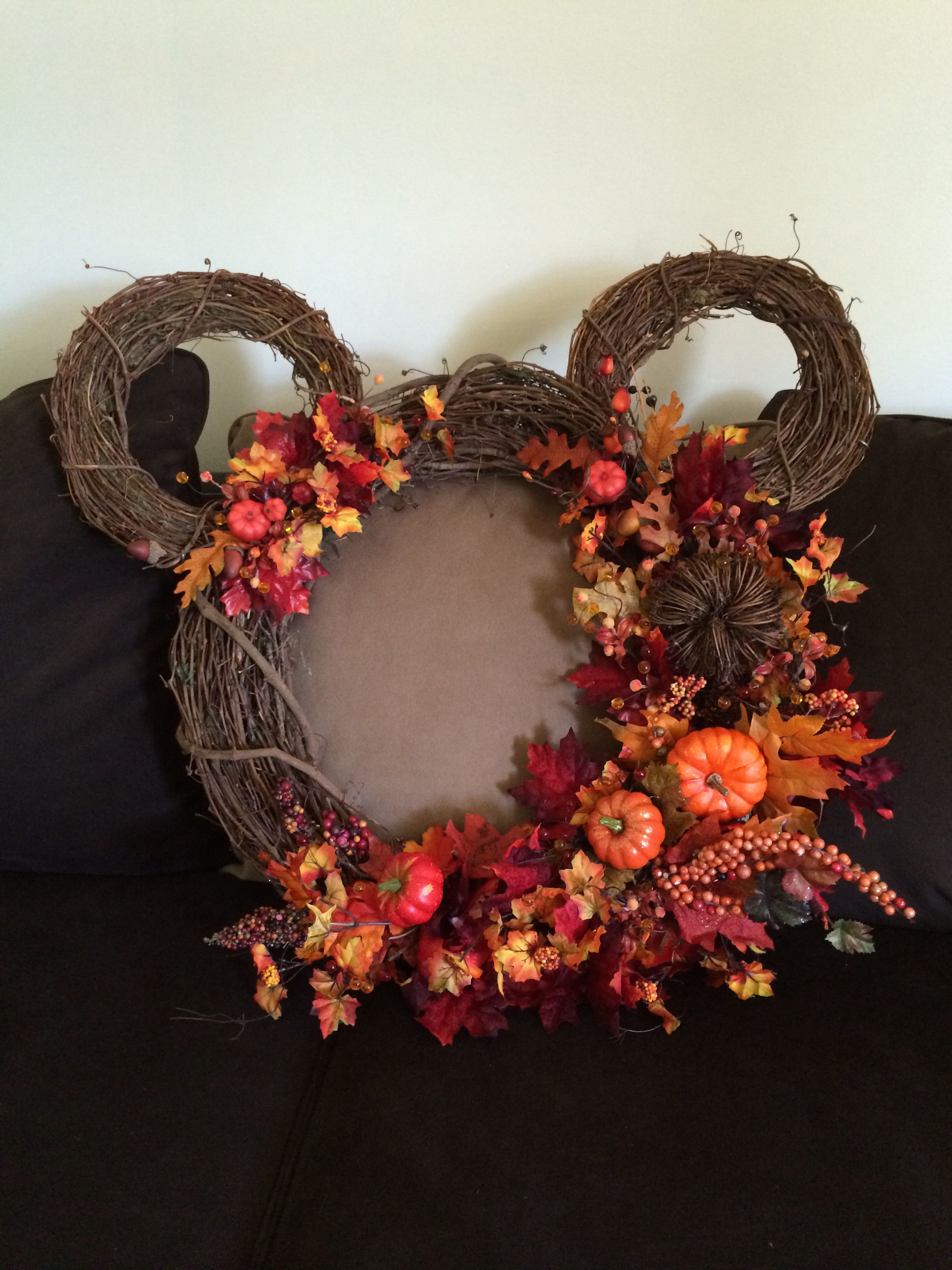 14 Fashionable Mickey Mouse Vase 2024 free download mickey mouse vase of mickey mouse fall wreath so easy to make halloween pinterest regarding mickey mouse fall wreath so easy to make disney halloween decorations
