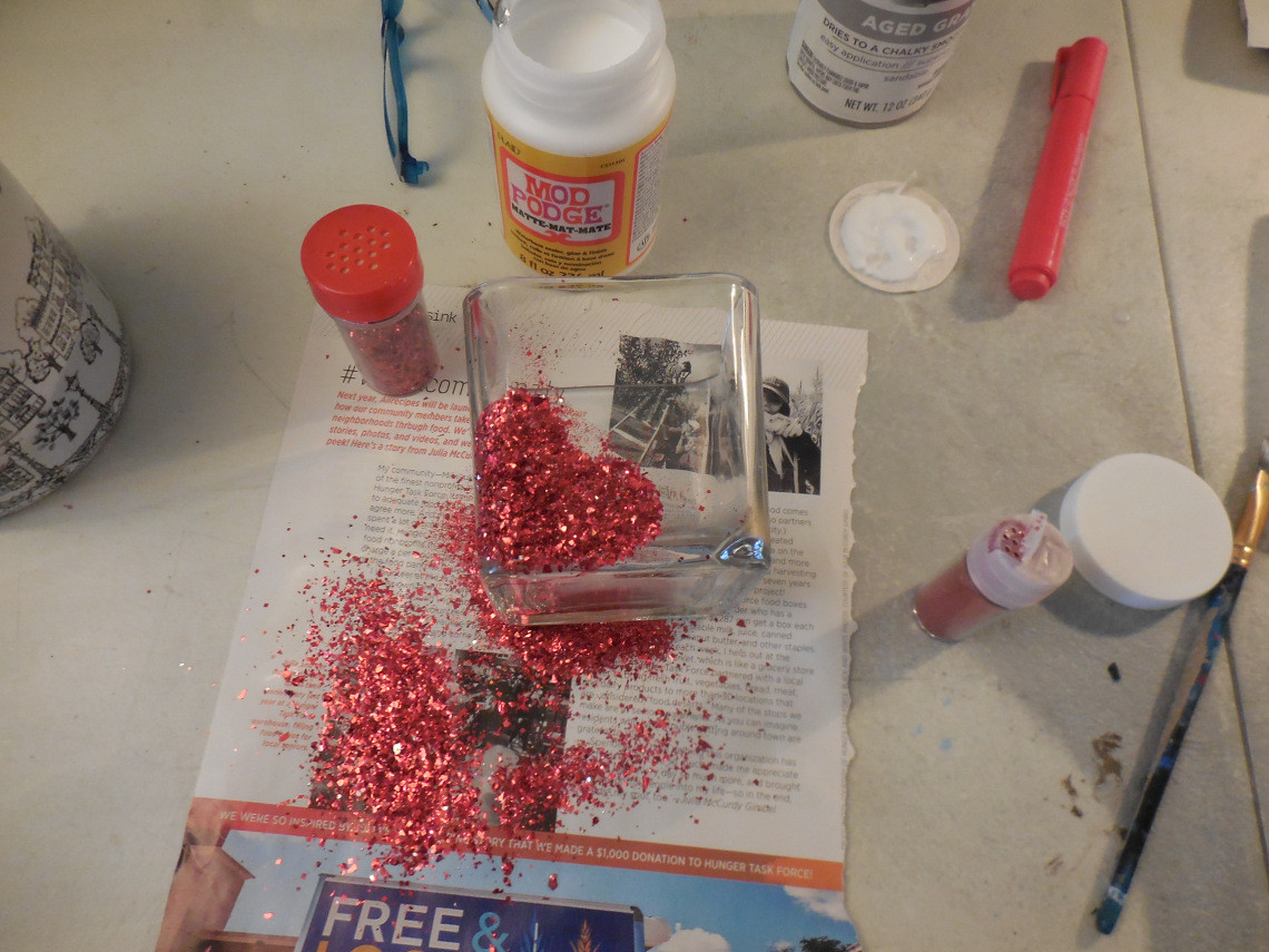28 Elegant Mod Podge Glitter Vase 2024 free download mod podge glitter vase of easy valentines day craft kelleysdiy with then i thought since its valentines daythe heart is bursting with lovecall me silly okay so what i did was take a toothpic