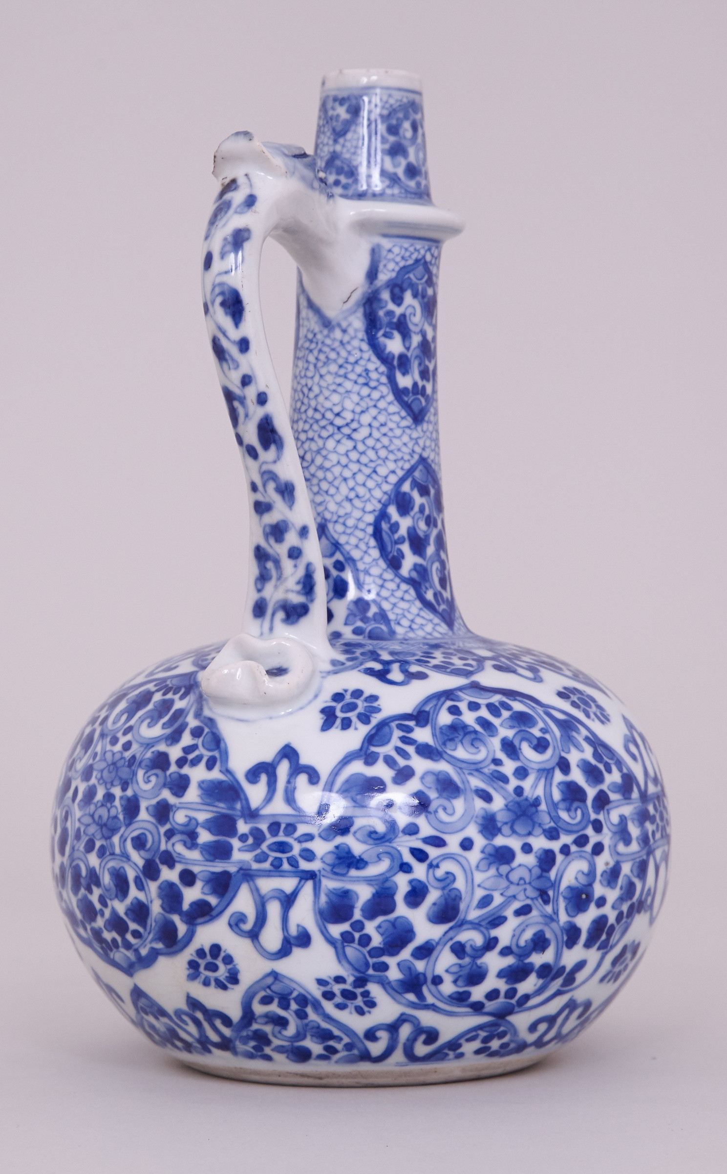 10 Ideal Narrow Neck Vase 2024 free download narrow neck vase of a chinese kangxi blue and white dragon handle ewer kangxi 1662 throughout a chinese kangxi blue and white dragon handle ewer