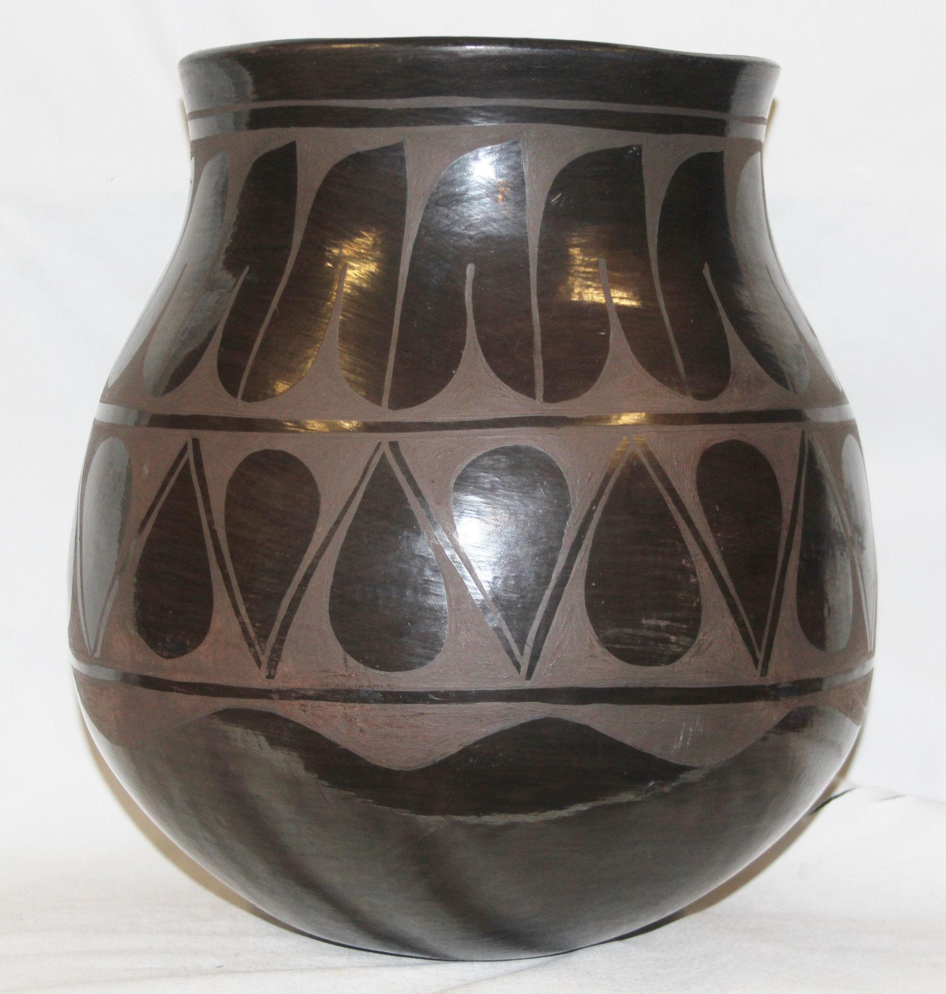 native american vase pottery of native american santo domingo black on black large storage jar by in native american santo domingo black on black large storage jar by raphaelita aguilar 807