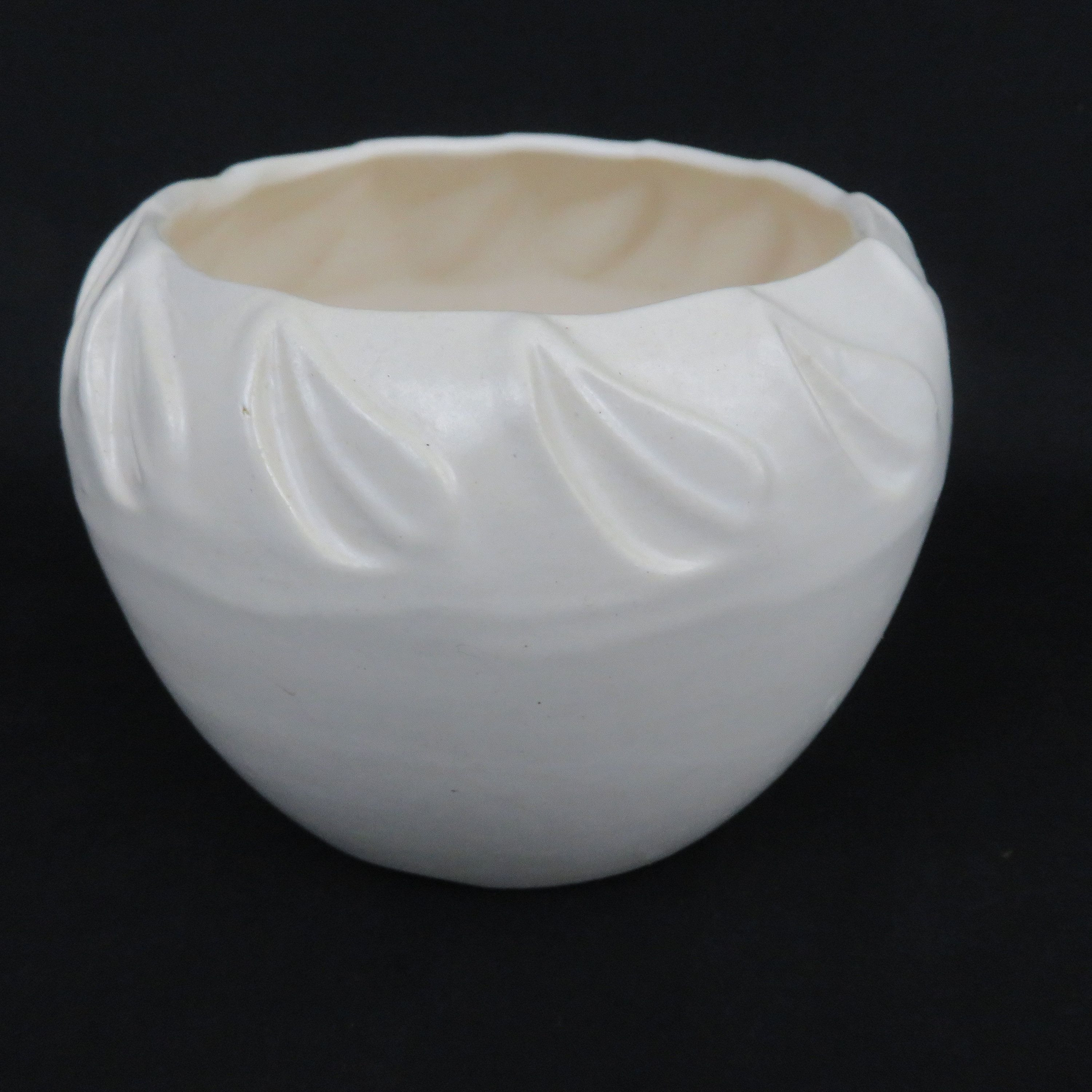 off white vase of vintage off white usa pottery planter flower pot or vase with leaf within vintage off white usa pottery planter flower pot or vase with leaf rim antique from 1940s