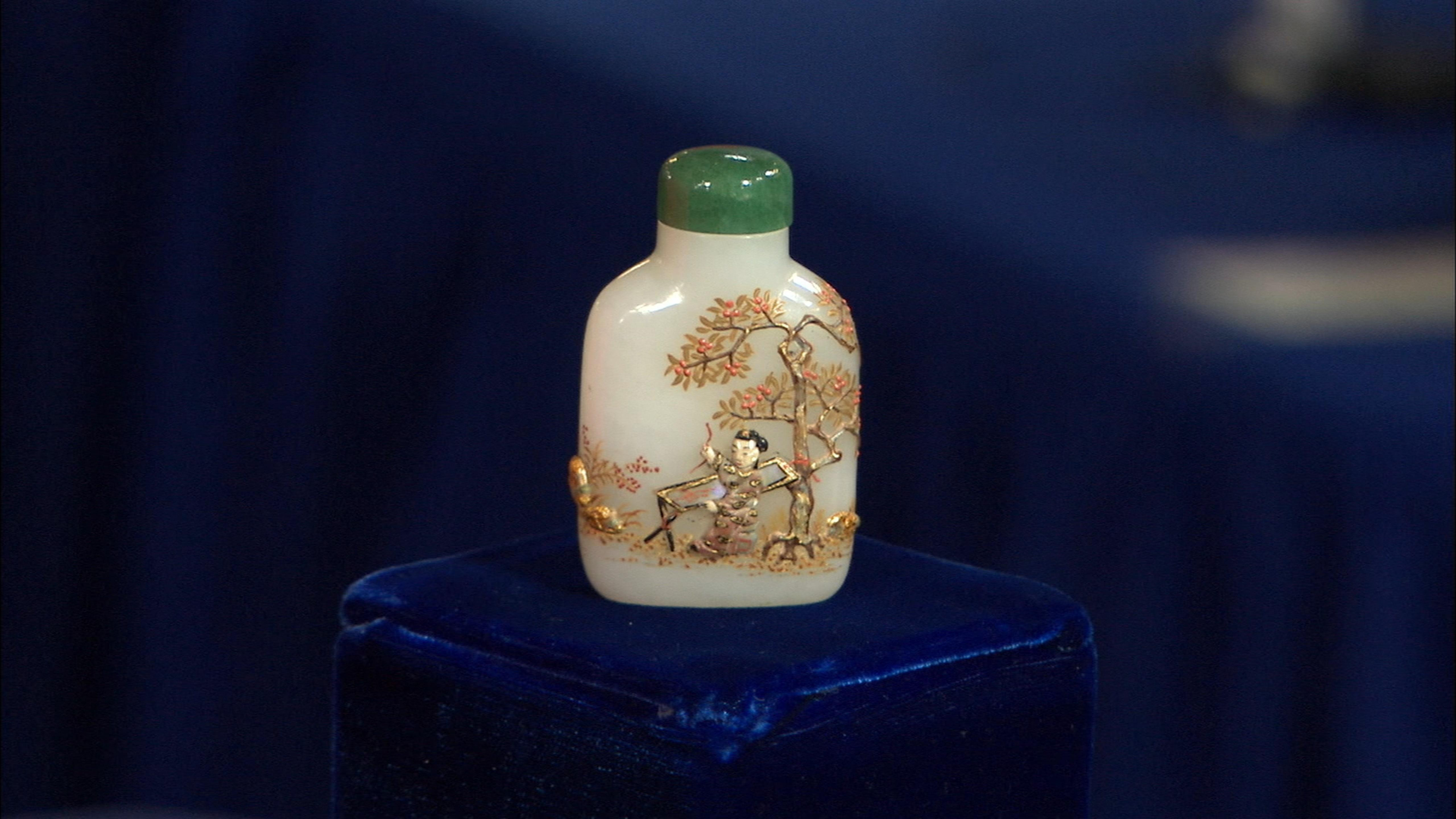 oriental vase appraisal of antiques roadshow appraisal chinese jade snuff bottle ca 1880 with regard to appraisal chinese jade snuff bottle ca 1880