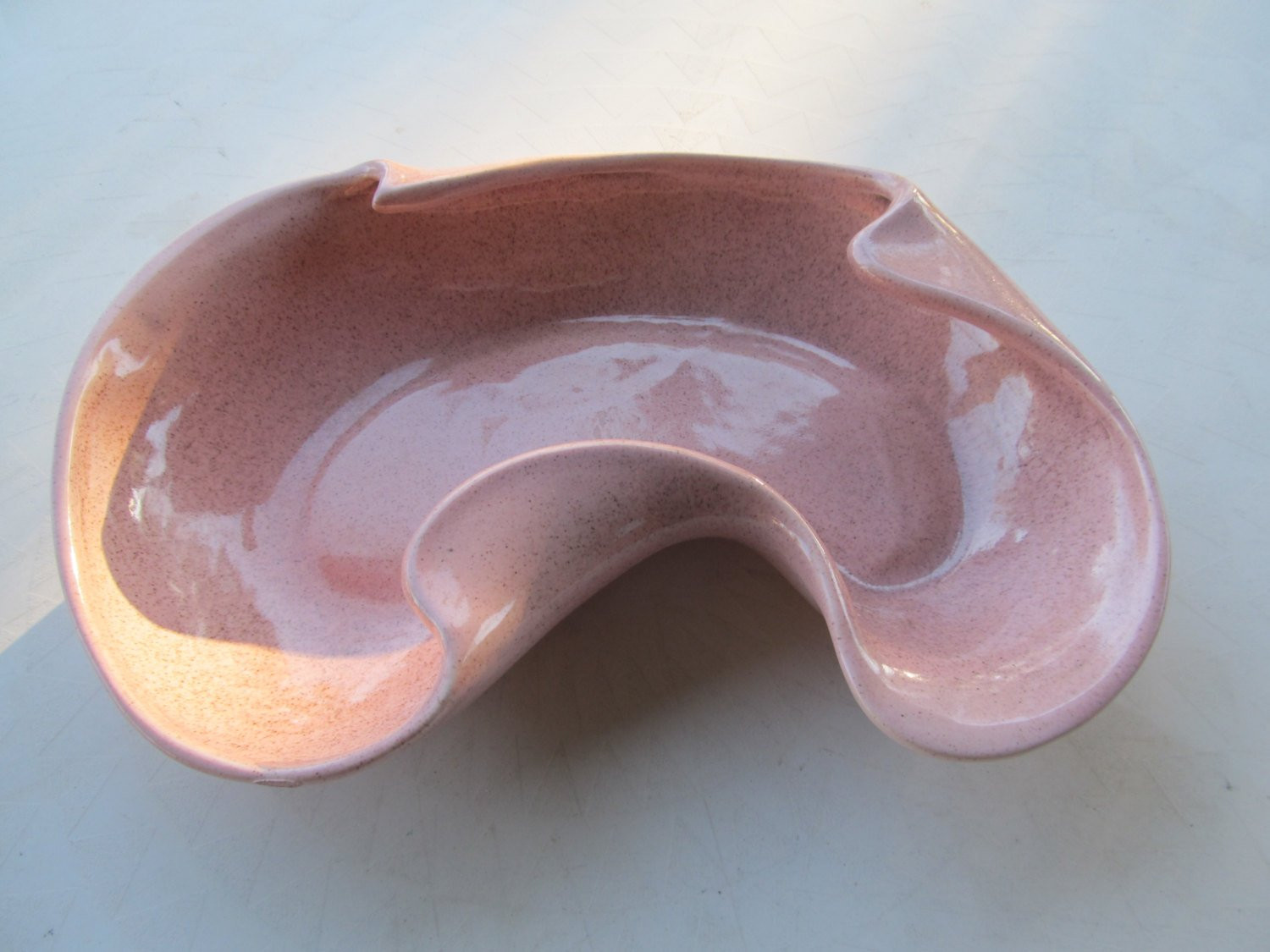 23 Stylish Red Wing Pottery Vase 2024 free download red wing pottery vase of 1950s large pink unusual shaped redwing pottery dish 1304 etsy intended for dc29fc294c28ezoom