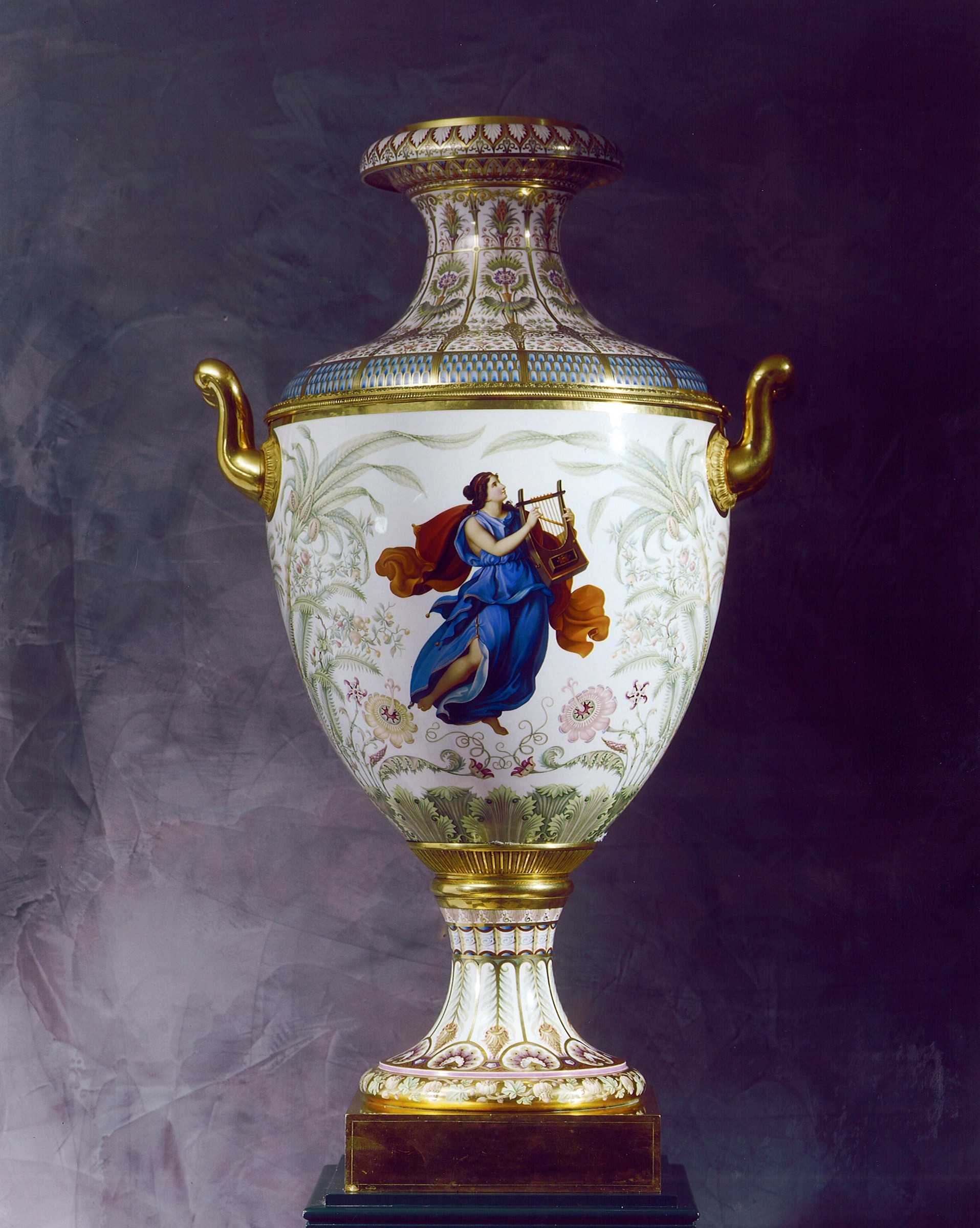short gold vase of k p m ka¶nigliche porzellan manufaktur berlin a classical munich in a classical munich vase sorte no 4 made by the royal berlin porcelain manufactory