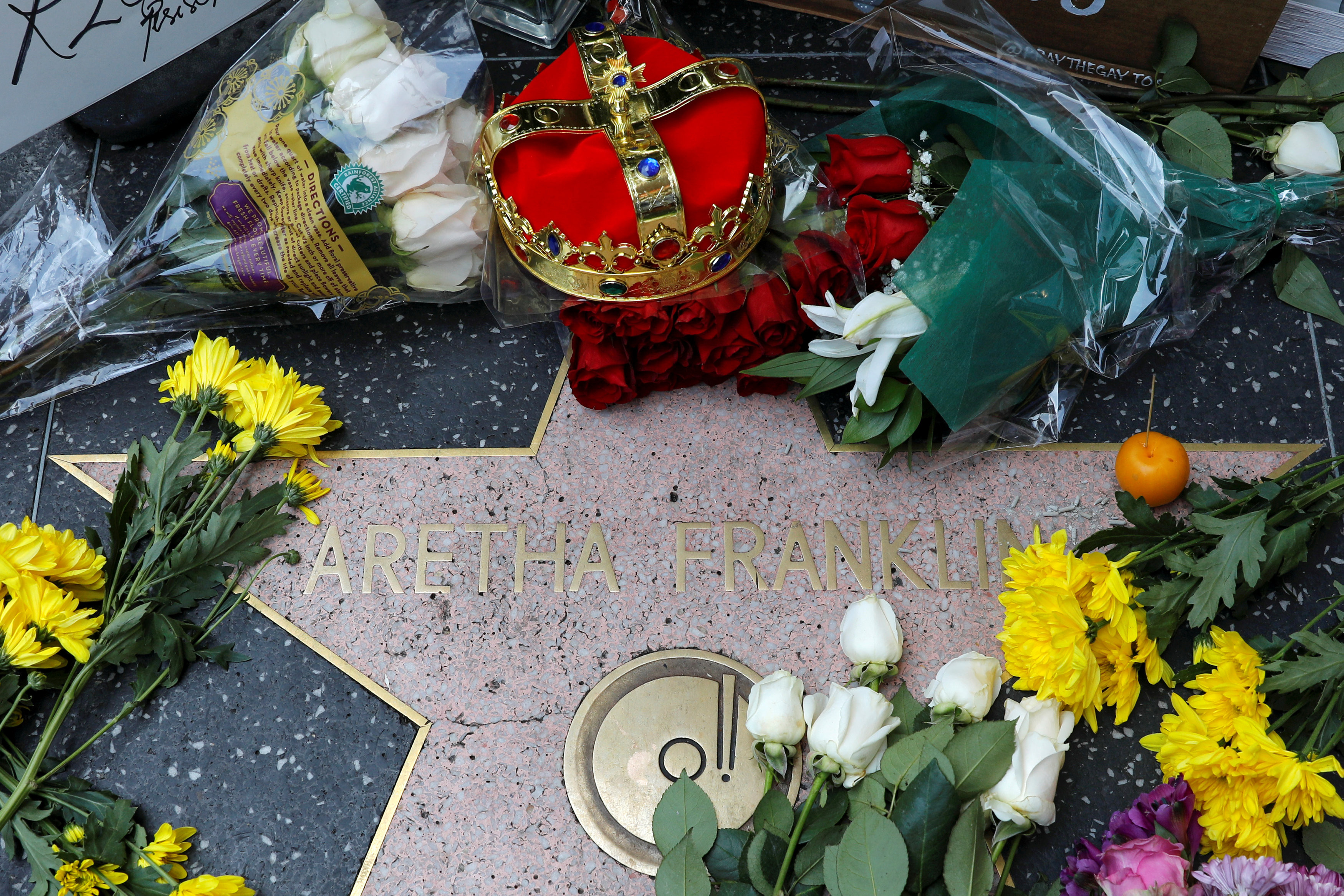 23 Lovely Vw Bug Flower Vase 2024 free download vw bug flower vase of aretha franklin funeral set for august 31 in detroit pertaining to a crown and flowers were placed on aretha franklins star on hollywood boulevard in los angeles