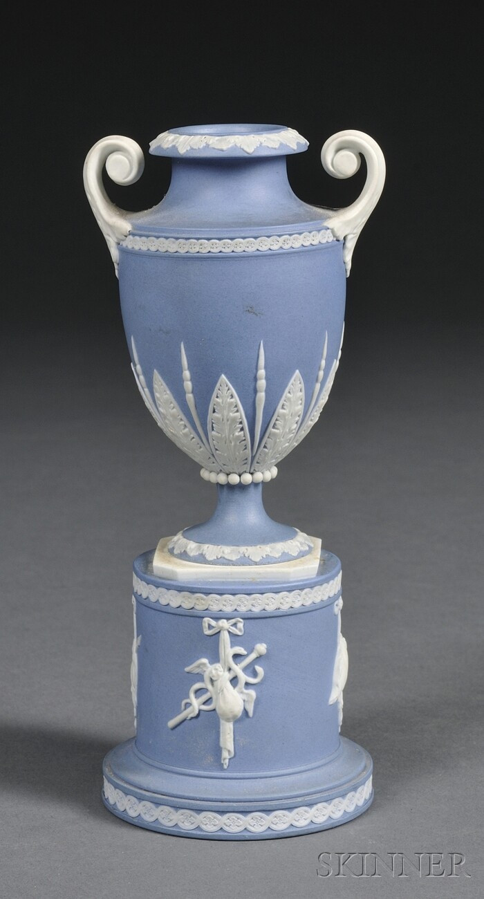 29 Lovable Wedgwood Jasper Vase 2024 free download wedgwood jasper vase of 189 best wedgewood jasperware images on pinterest wedgwood with wedgwood solid blue jasper urn on stand england late 18th century