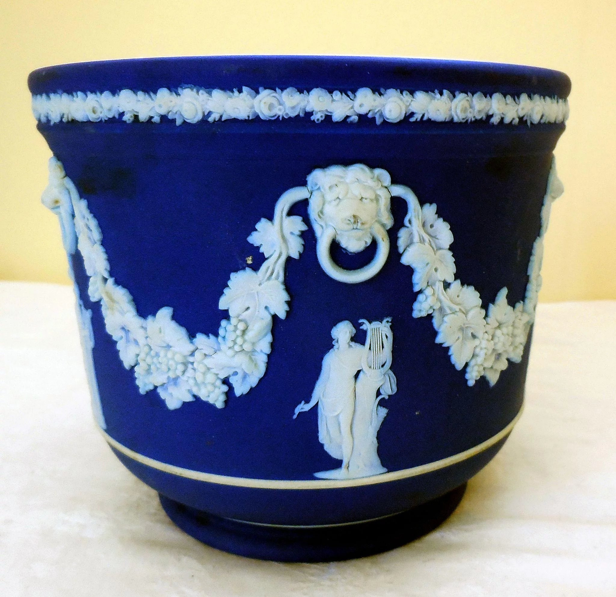 29 Lovable Wedgwood Vase Blue and White 2024 free download wedgwood vase blue and white of vintage cobalt blue wedgwood jasperware jardiniere sna treasures in vintage cobalt blue wedgwood jasperware jardiniere click to expand