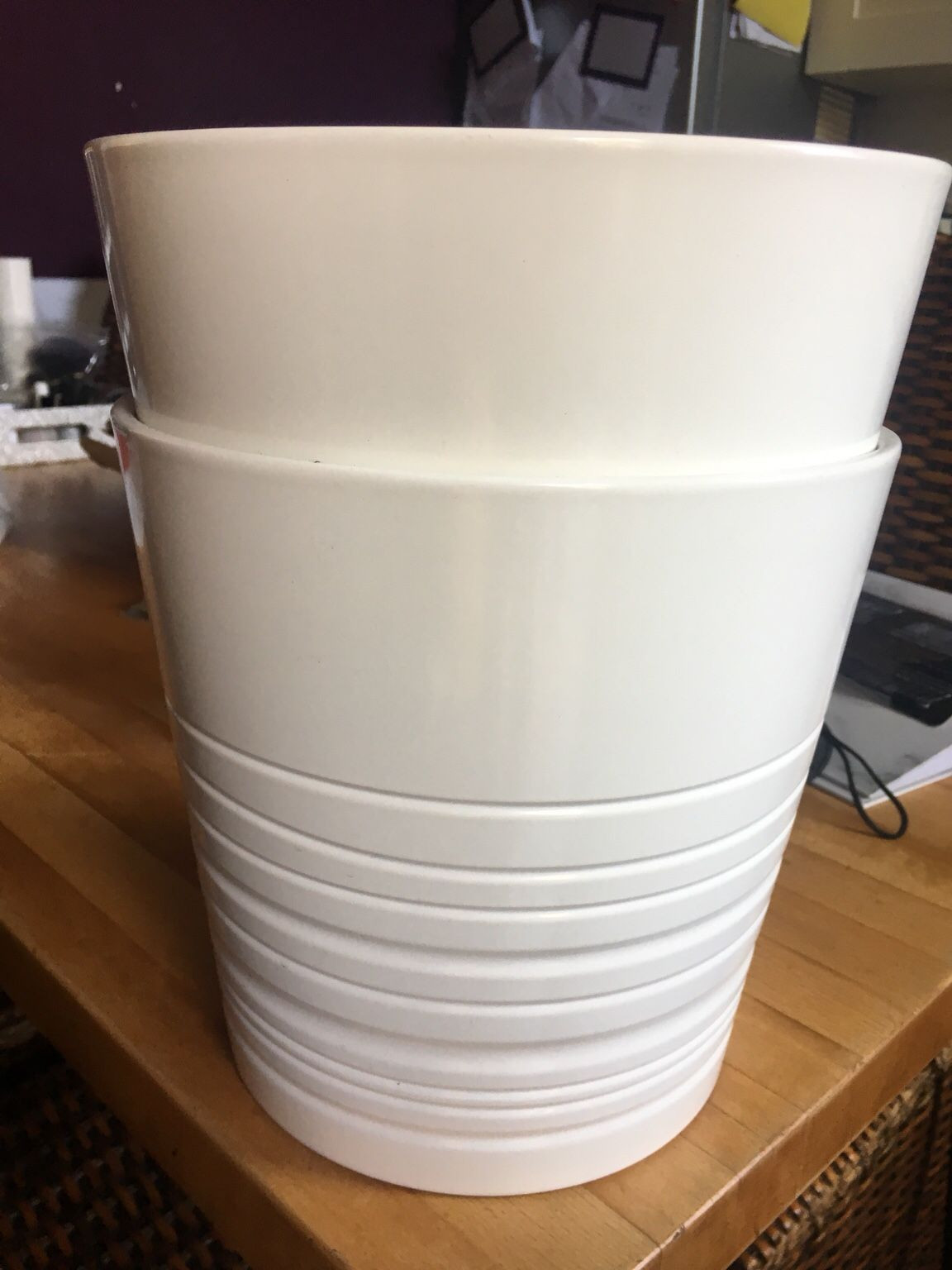 wedgwood vases for sale of https en shpock com i w1s48jmac2xsfir8 2018 07 22t190400 02 regarding 2 white plant pots 7d6d7db1